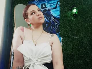 WebCAM of IsabellaSerrano