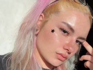 WebCAM of LostInHerWonderland