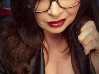 WebCAM of MatureBustyMilf