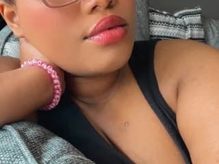 WebCAM of MilfArie22