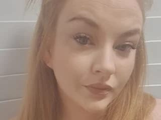 WebCAM of TattooedHousewife