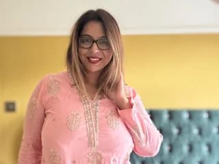 WebCAM of Zarah_Housewife